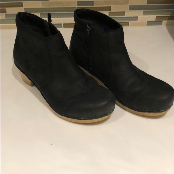 Dansko Shoes - Dansko Maria Ankle Boot Black Milled Nubuck
